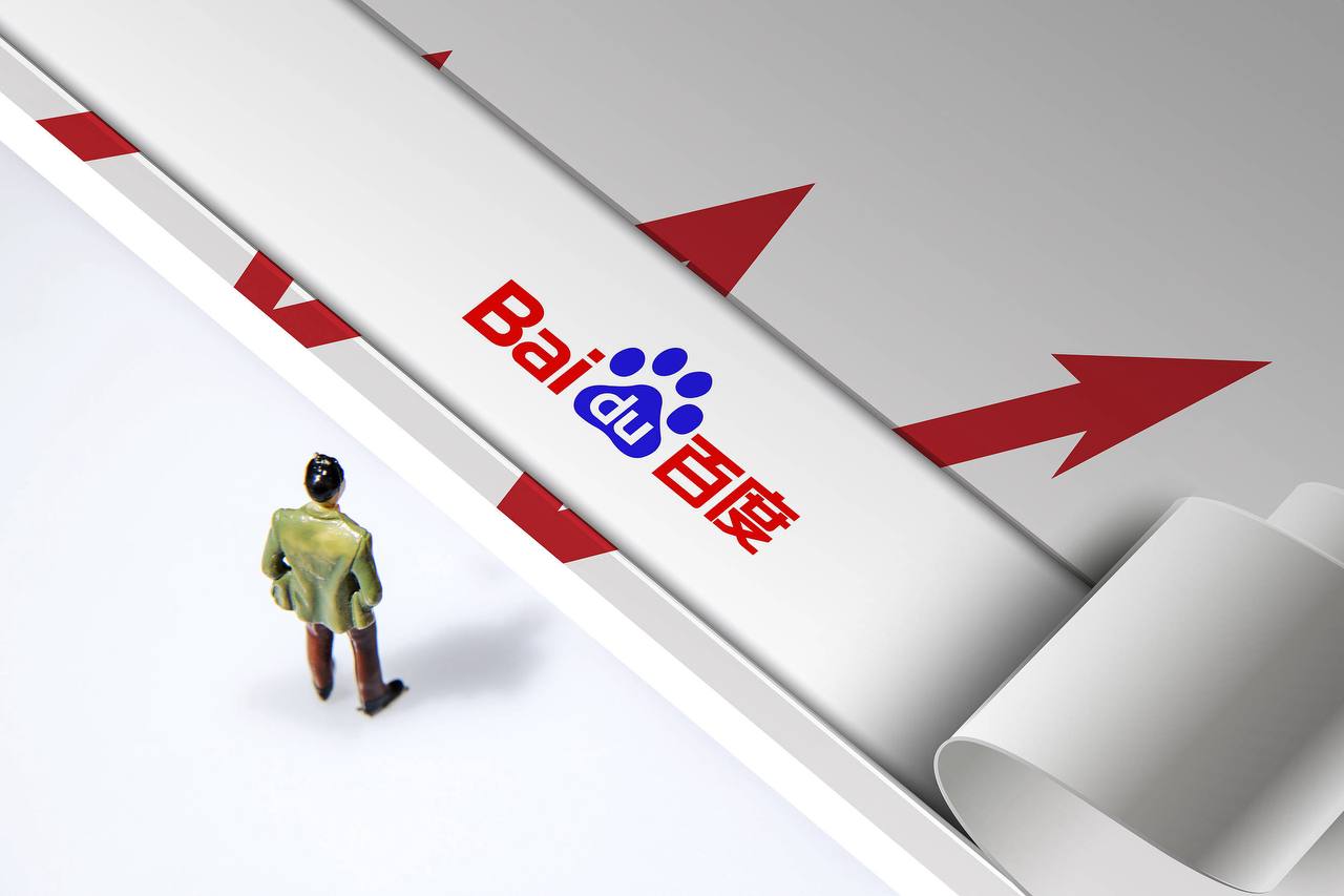 房主任搂着杨幂给女儿录视频